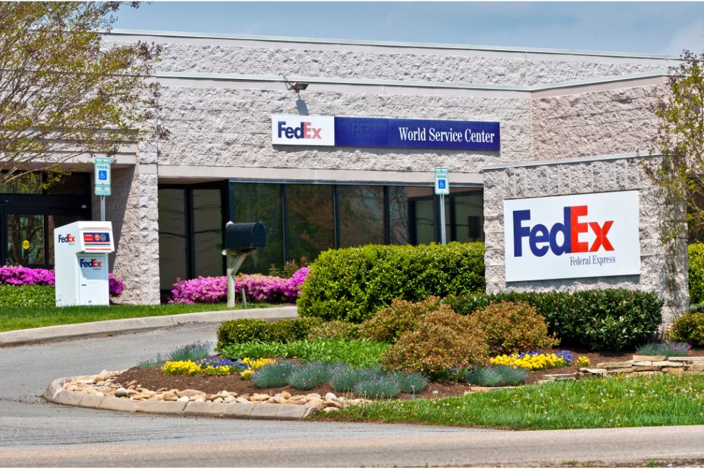 fedex service center entrance view