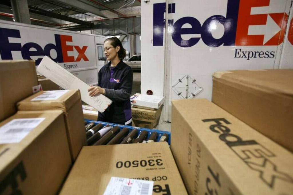 FedEx Parcel on warehouse 