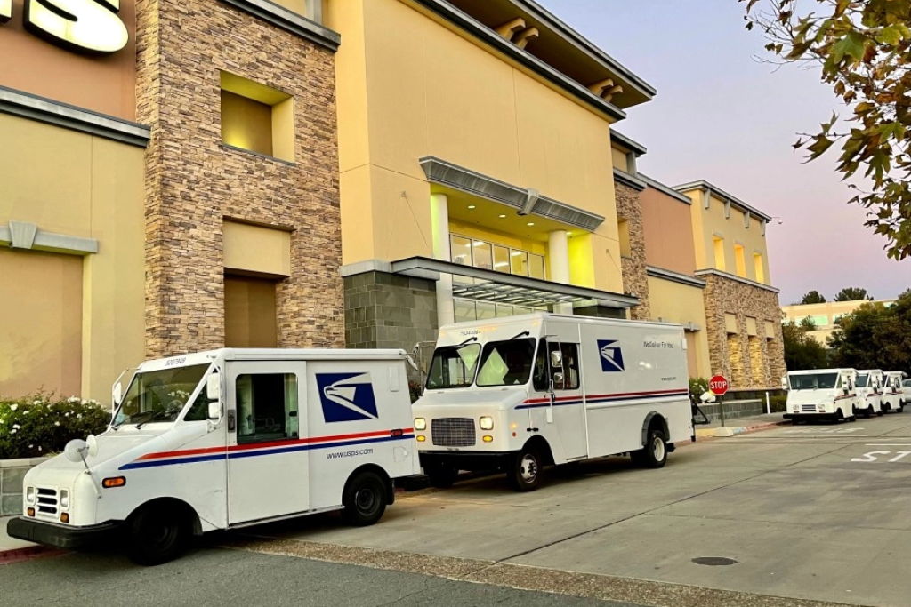 USPS delivery truck 